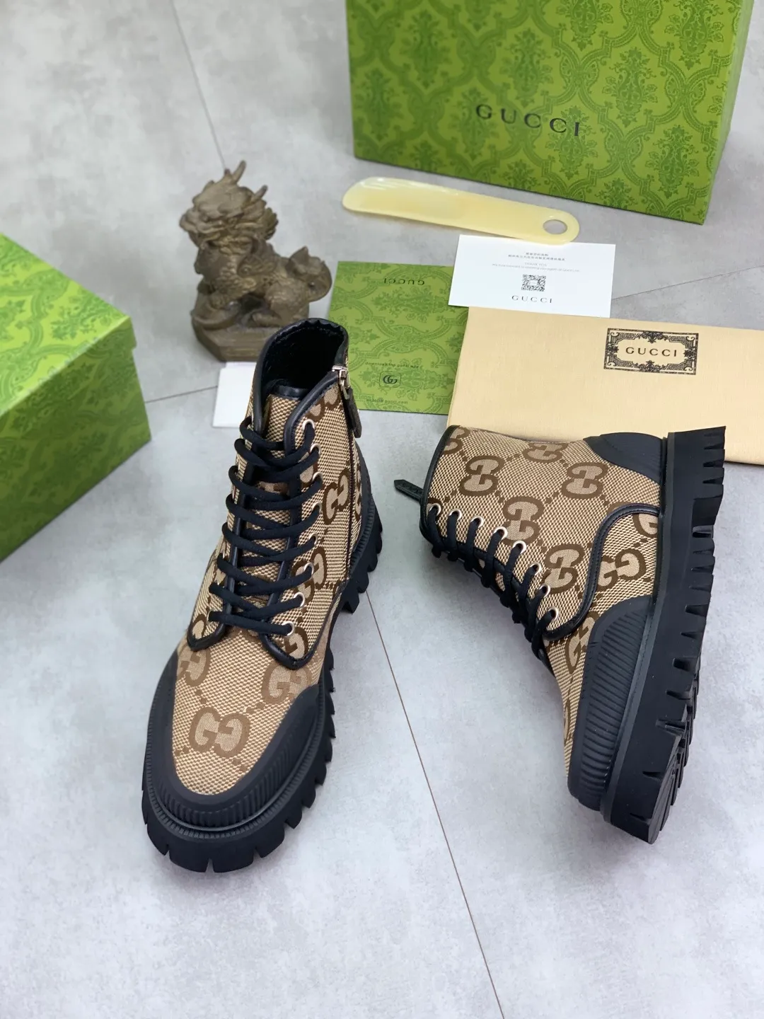 Men's Men's Shoes 💰P500 💰【New Style】 Gucci lazy slip-on couple 🧑‍🤝‍🧑 style high-top leather shoes hot selection (Gucci GUCCI) official website latest Gucci lazy 🎁 leather shoes, hot style 💥 style is simple and elegant, exclusive for trendy men. Unique official website latest brand original double G pressure Floral elements👑Original Gucci decoration, fashionable and elegant, the fabric is original calfskin with double G denim✅fully imported soft sheepskin lining, the official website specifies wear-resistant lightweight foam business outsole, the classic model is taken in real life🎬Number of yards: 36-46 Various colors available